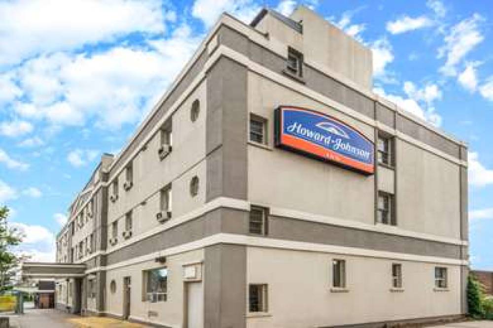Howard Johnson By Wyndham Toronto Downtown West 1