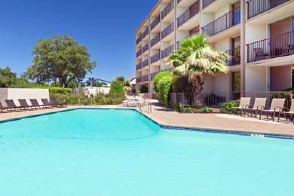 Howard Johnson Express Inn - Arlington Ballpark / Six Flags 3