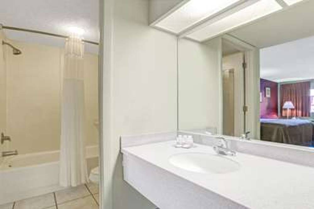 HOWARD JOHNSON EXPRESS INN & S 9