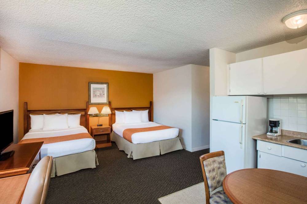 Howard Johnson Hotel By Wyndham Victoria 3