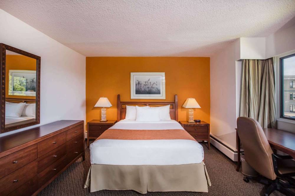 Howard Johnson Hotel By Wyndham Victoria 9