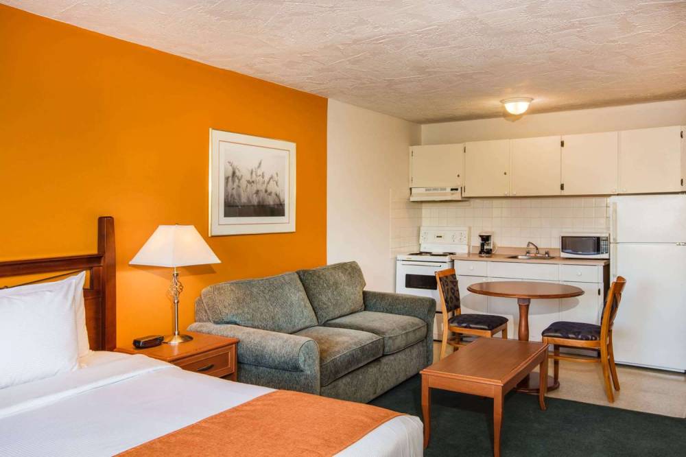 Howard Johnson Hotel By Wyndham Victoria 10