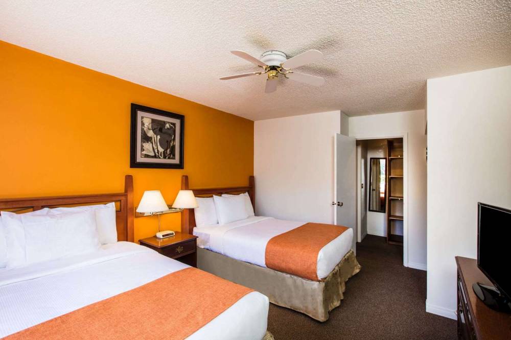 Howard Johnson Hotel By Wyndham Victoria 7