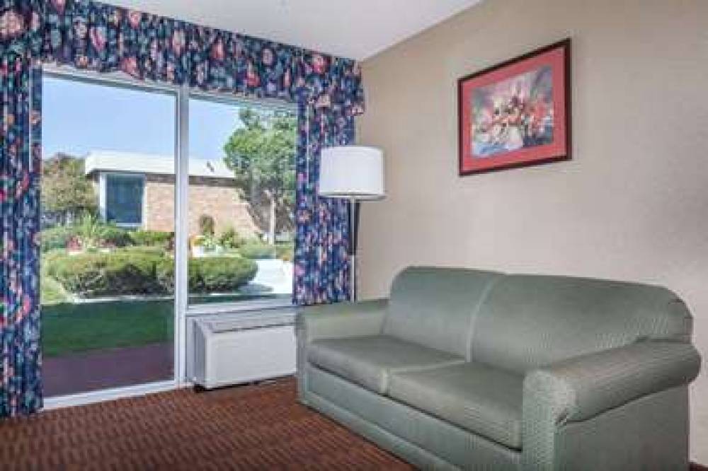 HOWARD JOHNSON INN - ALBANY 2