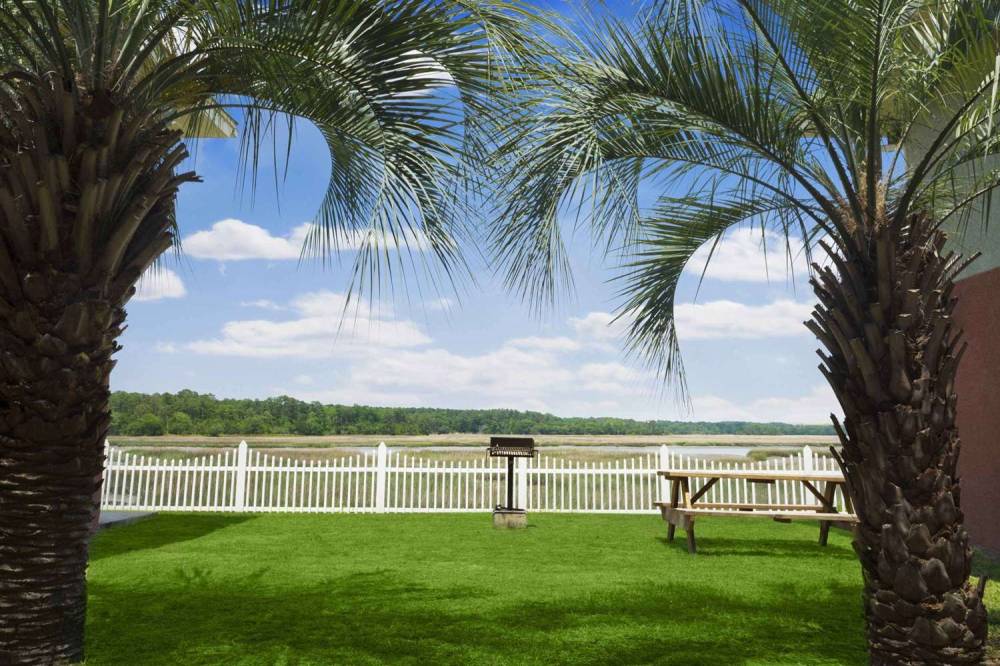 HOWARD JOHNSON INN BEAUFORT/PA 6