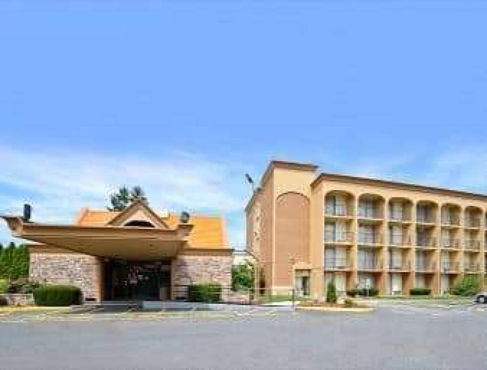 Howard Johnson Inn Clifton NJ 3