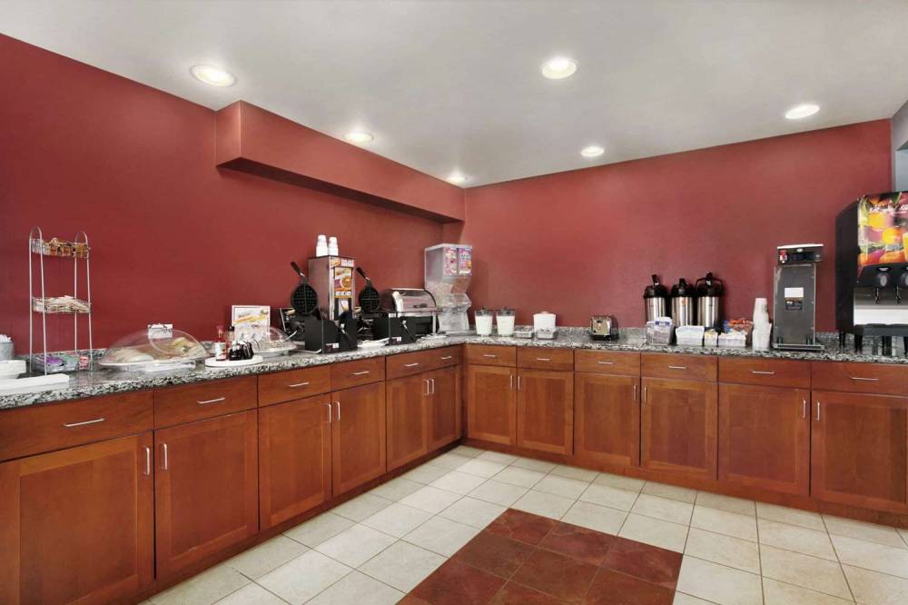 Howard Johnson Inn & Suites Tacoma Near McChord AFB 5
