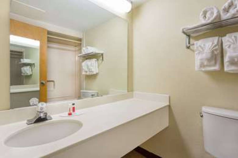Howard Johnson Inn Williamsburg 9