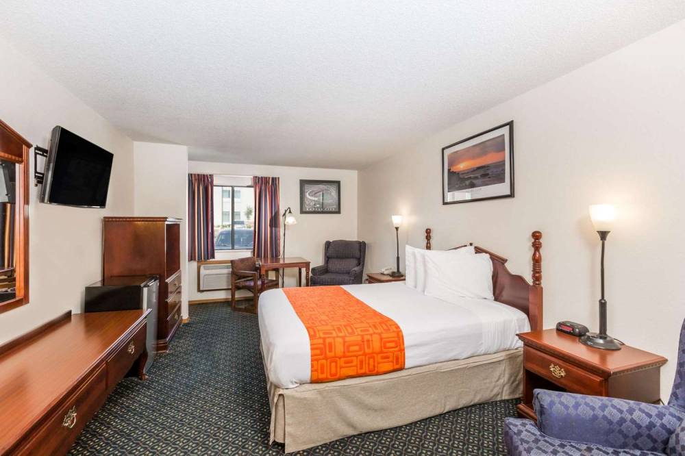 HOWARD JOHNSON WICHITA AIRPORT 6