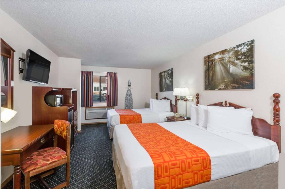 HOWARD JOHNSON WICHITA AIRPORT 4