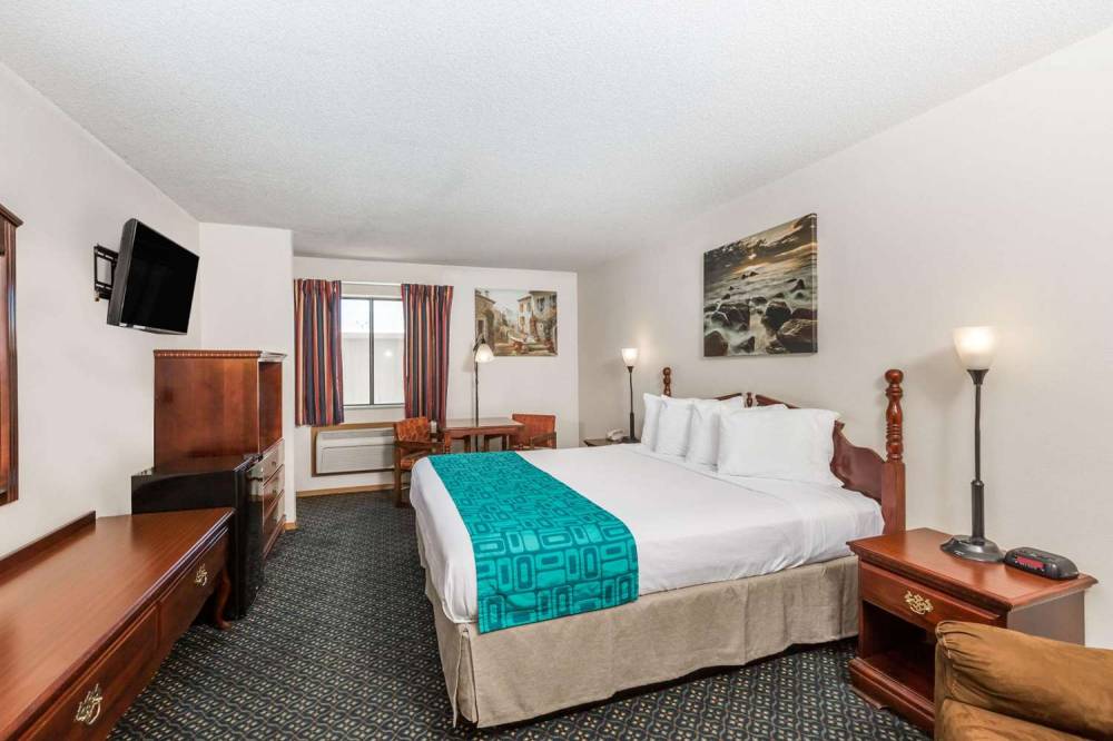 HOWARD JOHNSON WICHITA AIRPORT 8