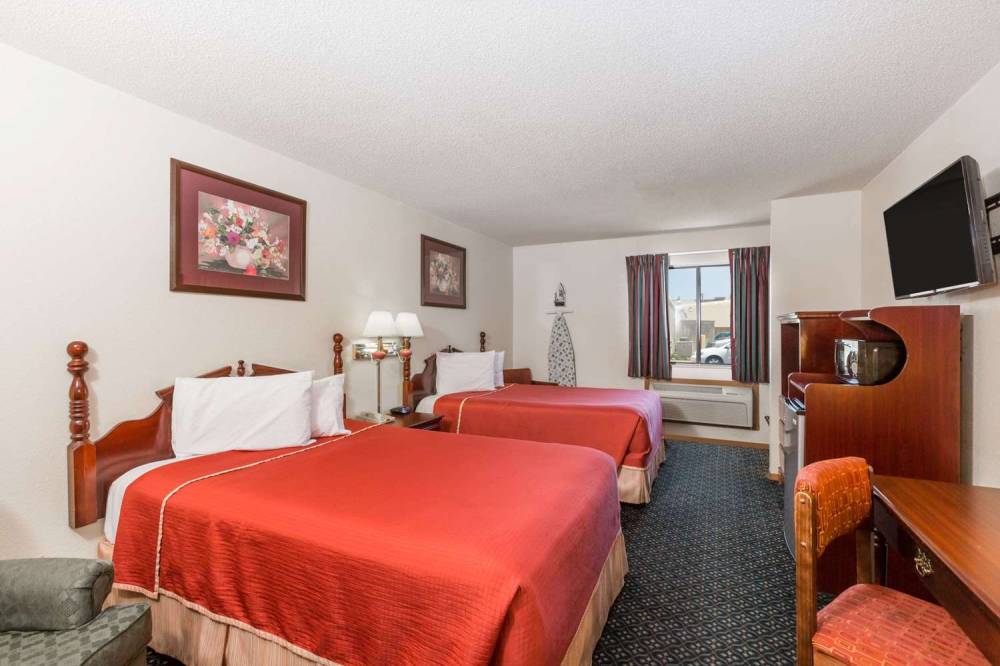 HOWARD JOHNSON WICHITA AIRPORT 9