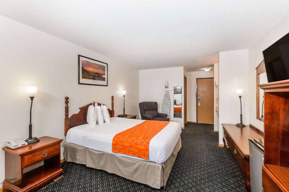 HOWARD JOHNSON WICHITA AIRPORT 7