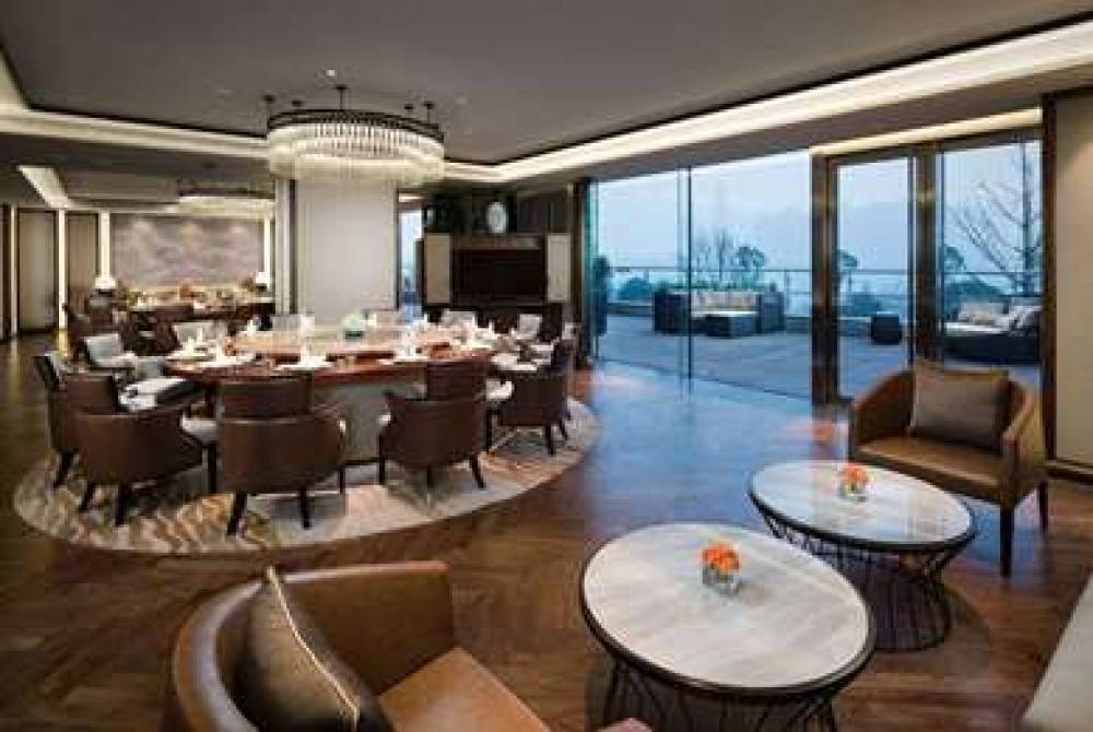 HOWARD JOHNSON YACHT CLUB HOTE 4