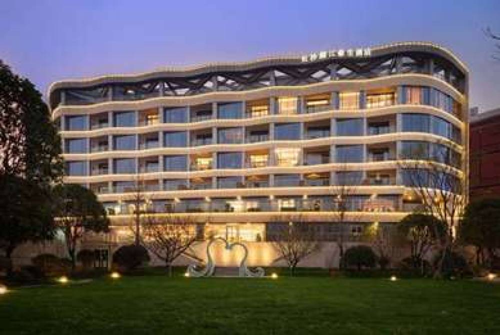 HOWARD JOHNSON YACHT CLUB HOTE 1