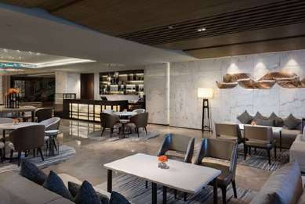 HOWARD JOHNSON YACHT CLUB HOTE 3