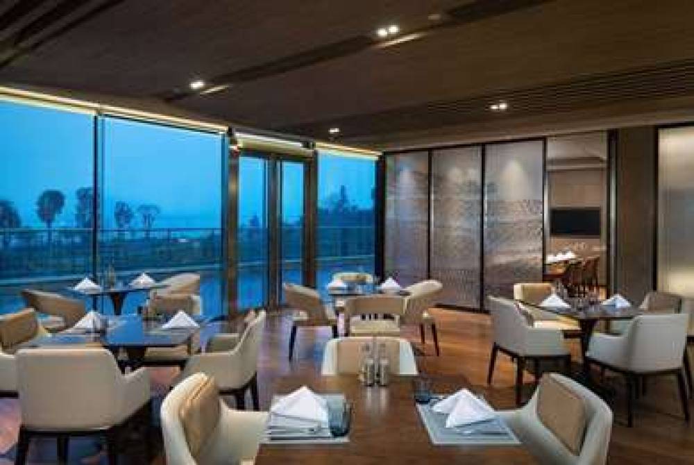 HOWARD JOHNSON YACHT CLUB HOTE 5