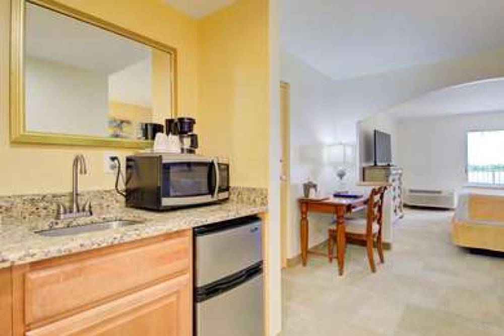 HUTCHINSON ISLAND PLAZA HOTEL 1