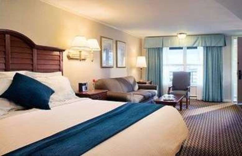 Hyannis Harbor Hotel 7