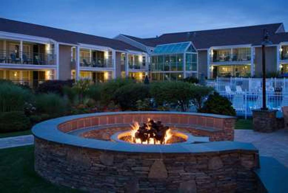 Hyannis Harbor Hotel 3