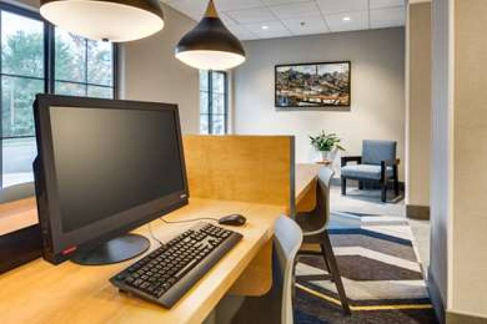 Hyatt House Boston/Waltham 8