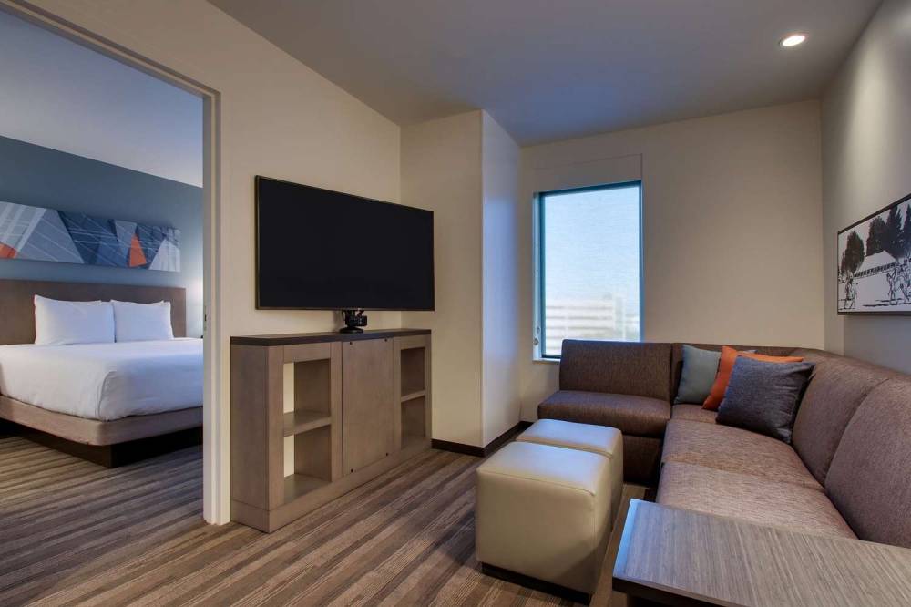 HYATT HOUSE OAK BROOK 7