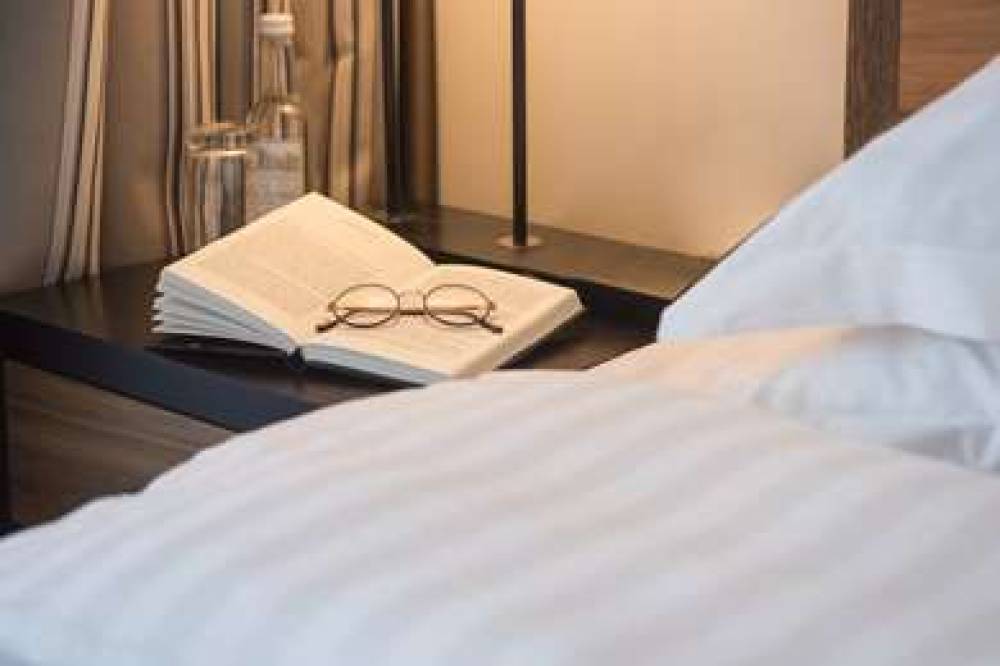 HYATT REG CHURCHILL 7