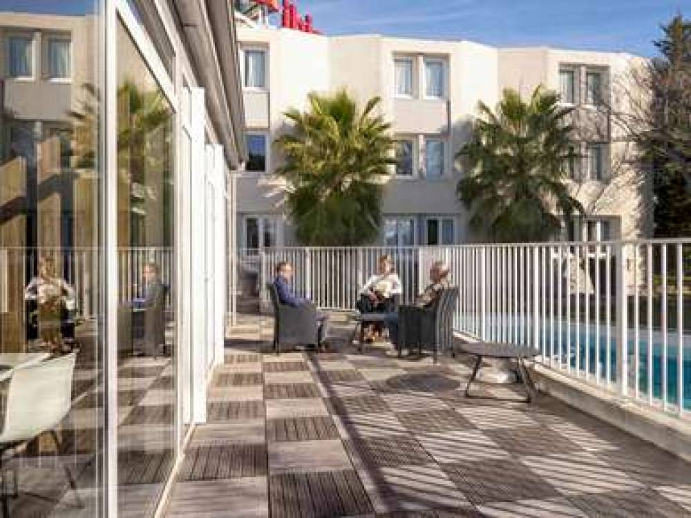 IBIS ARLES 3