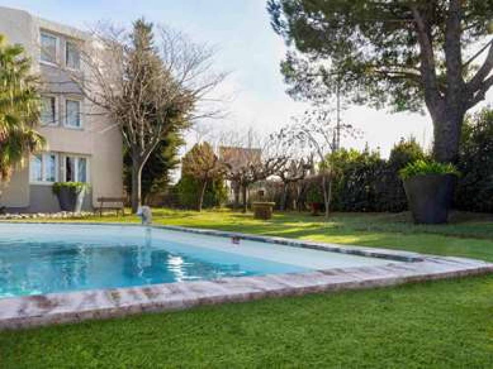 IBIS ARLES 4