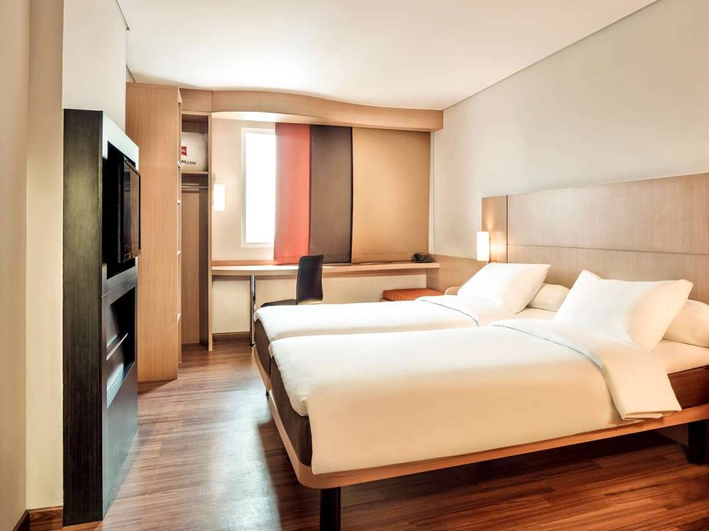 Ibis Gading Serpong 1