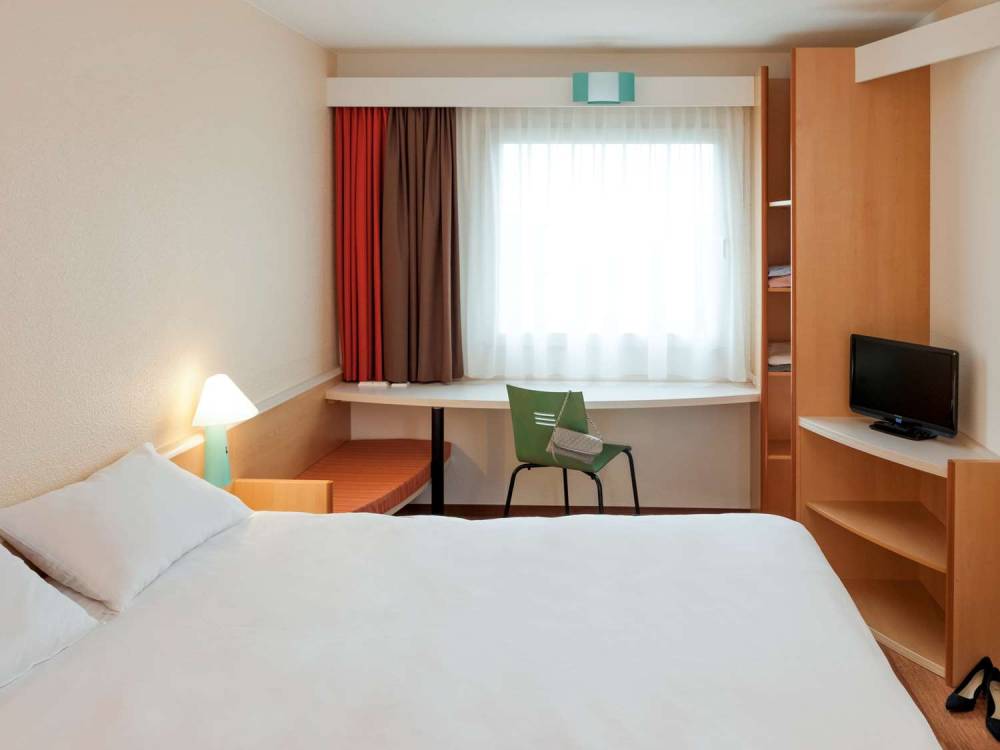 Ibis Gading Serpong 6