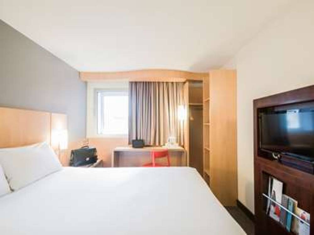 Ibis London Heathrow Airport 8