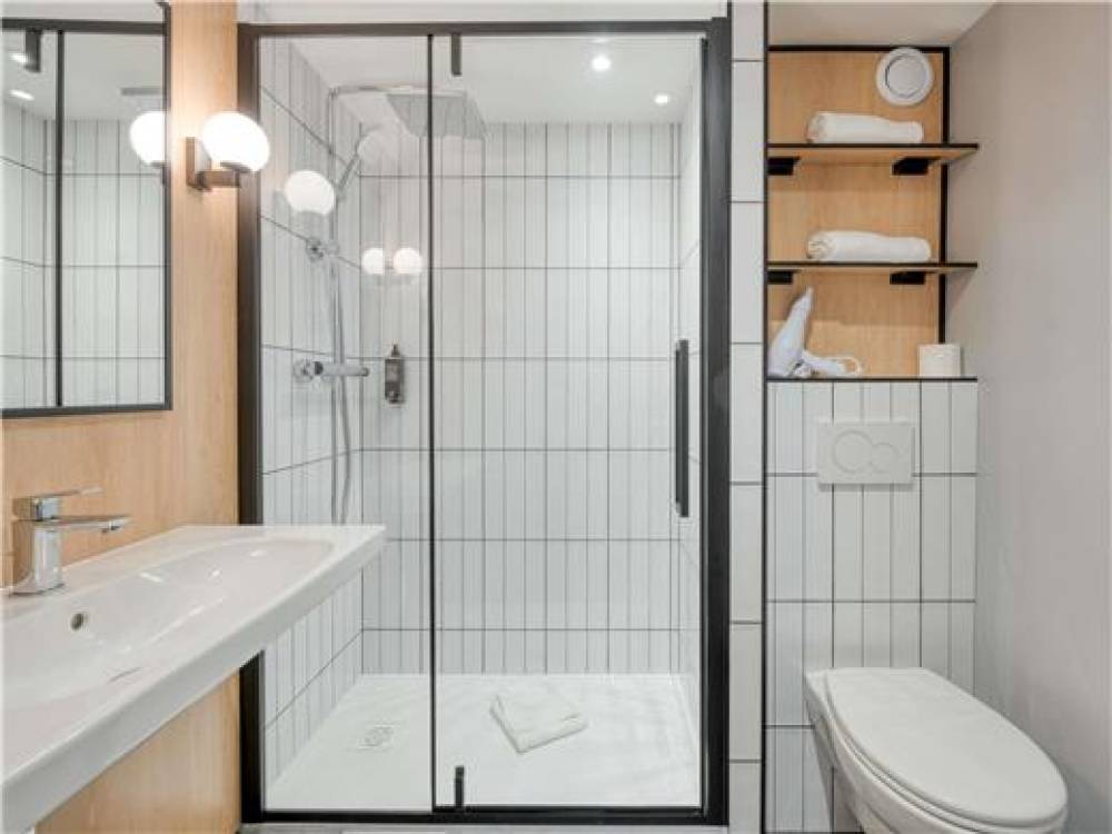Ibis Orly Chevilly Tram 7 6