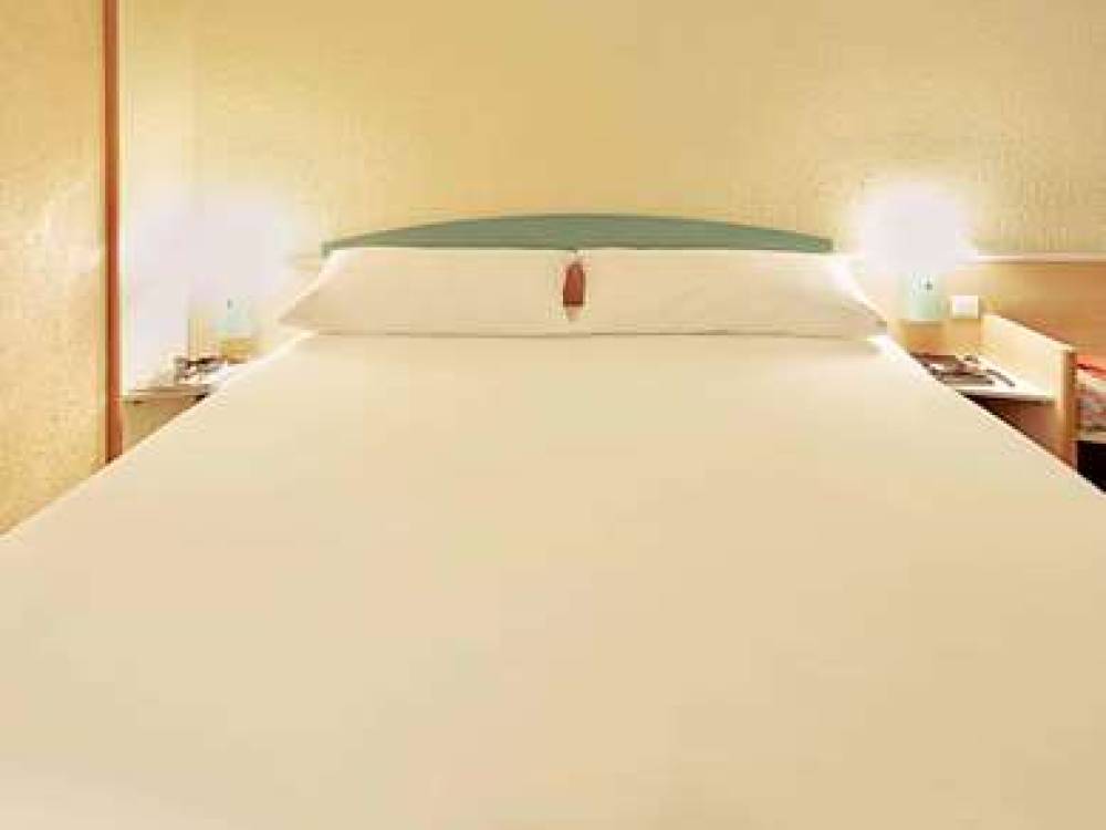Ibis Paris Pantin Eglise 10