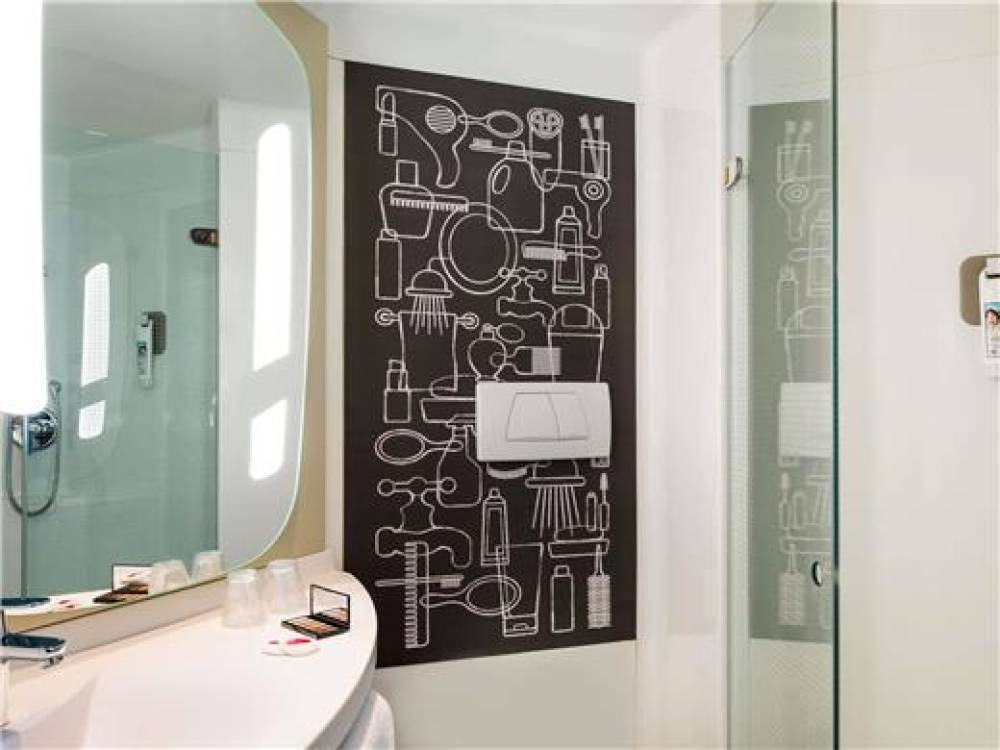 IBIS PARIS ST-DENIS STADE SUD 8