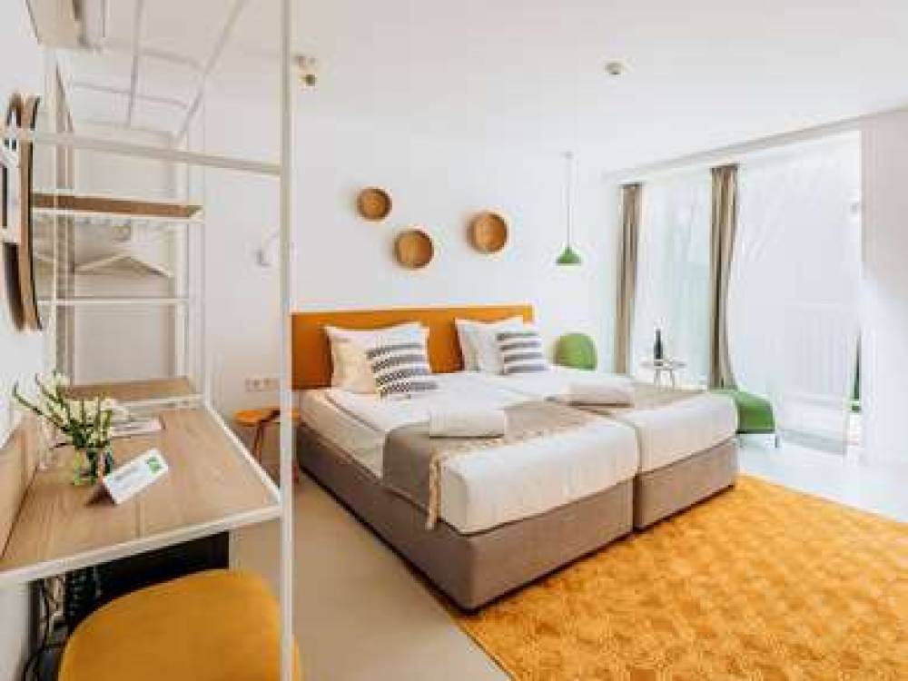 Ibis Styles Golden Sands Roomer Hotel 8