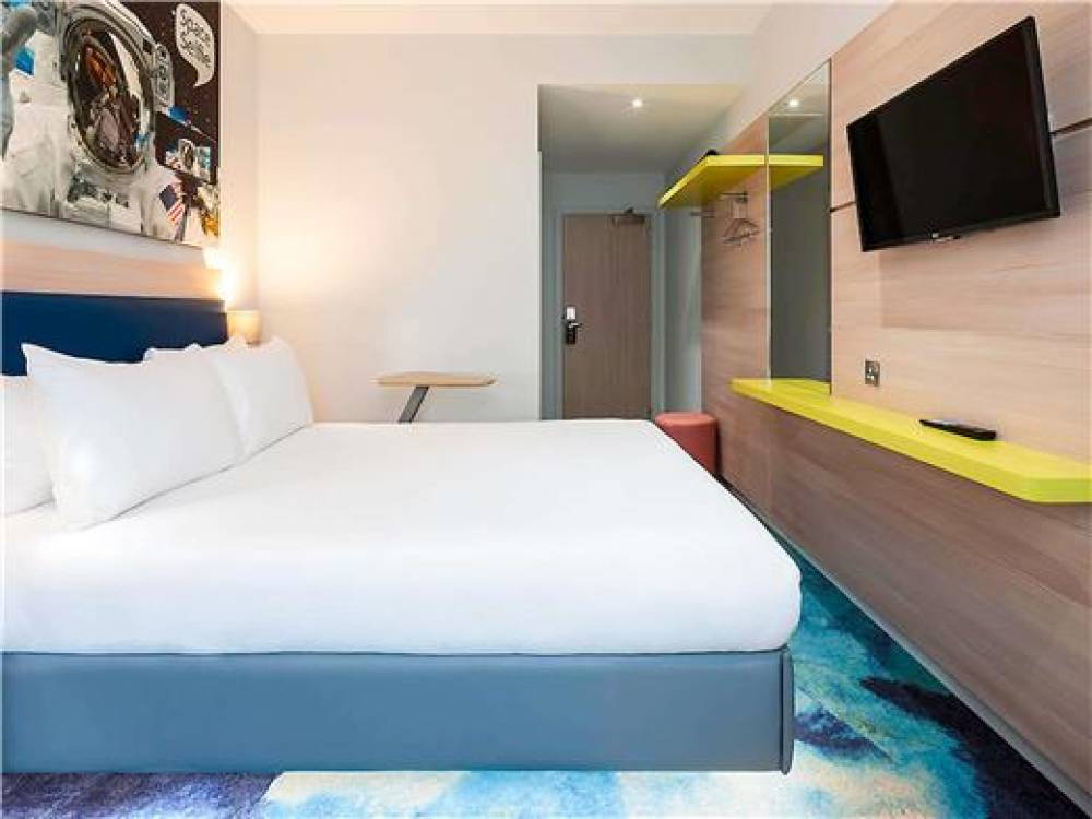 Ibis Styles London Heathrow Airport 10