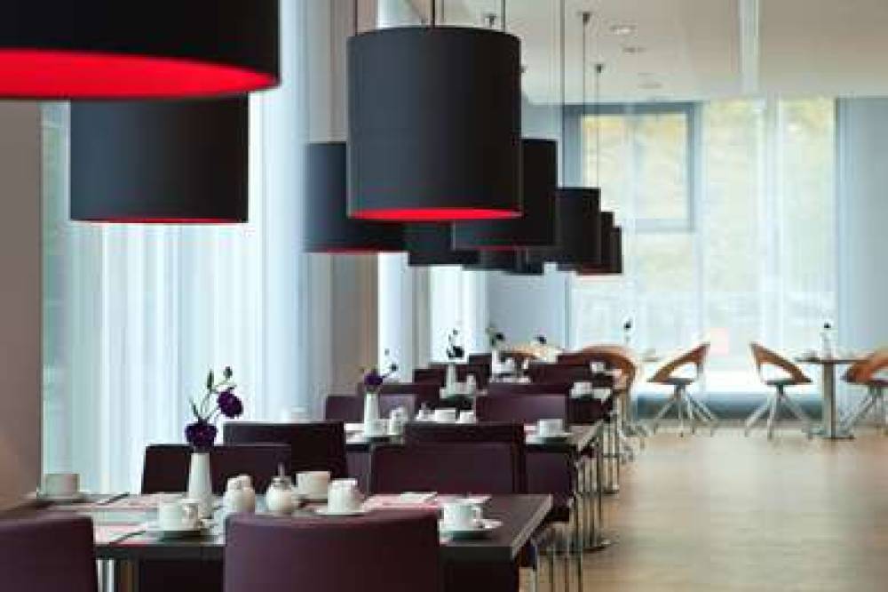 INTERCITYHOTEL BERLIN HBF 8