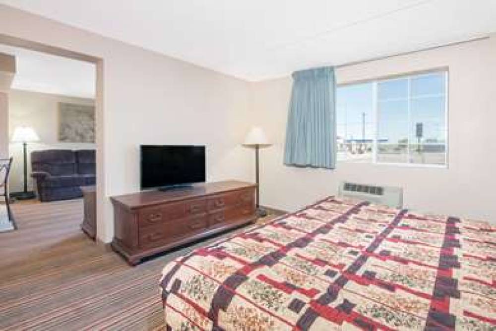 Knights Inn And Suites Grand Forks 8