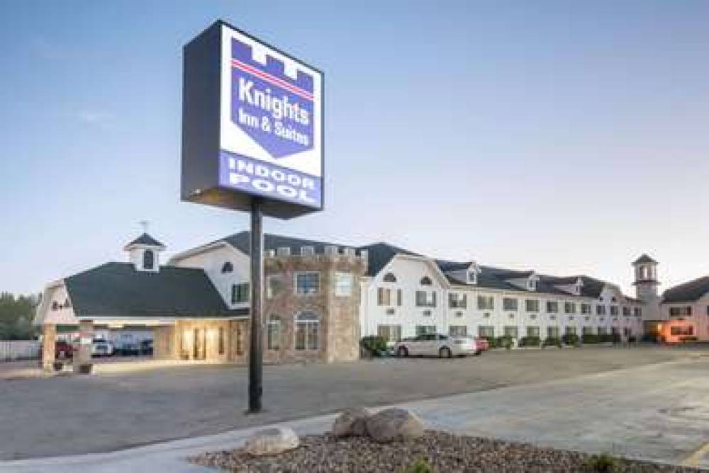 Knights Inn And Suites Grand Forks 1