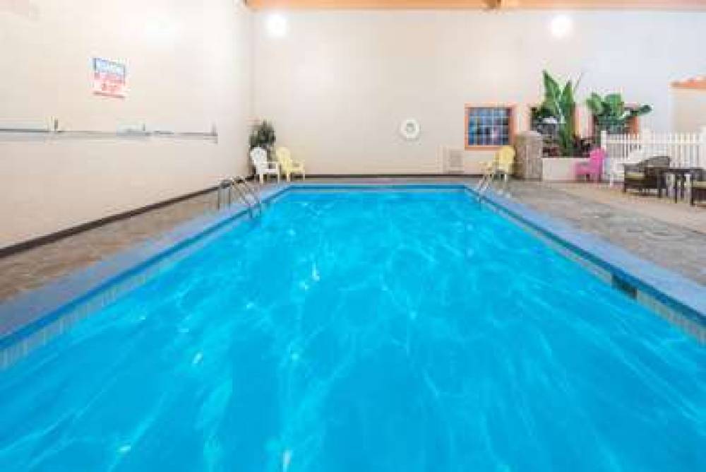 Knights Inn And Suites Grand Forks 4