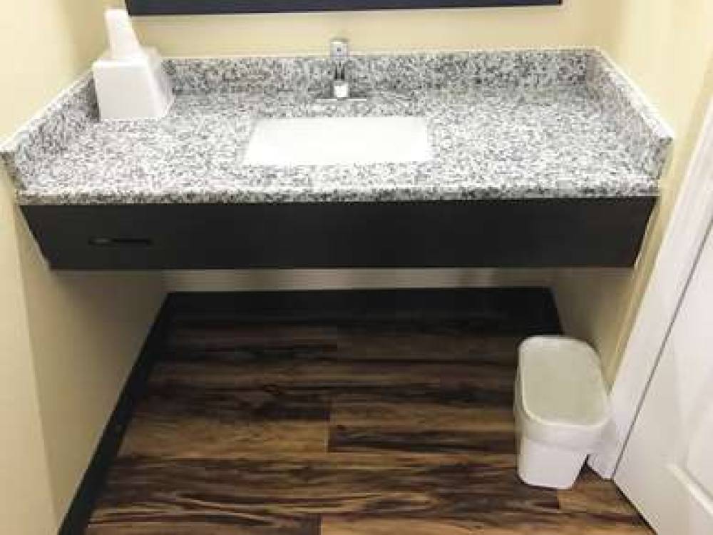 Knights Inn Lumberton 9