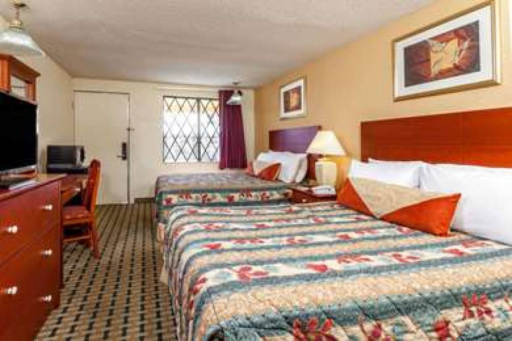 Knights Inn Seymour 10