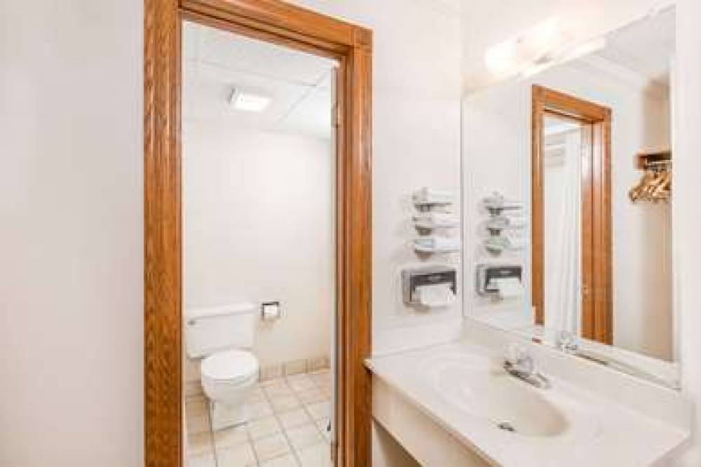 KNIGHTS INN SOUTH SIOUX CITY 7