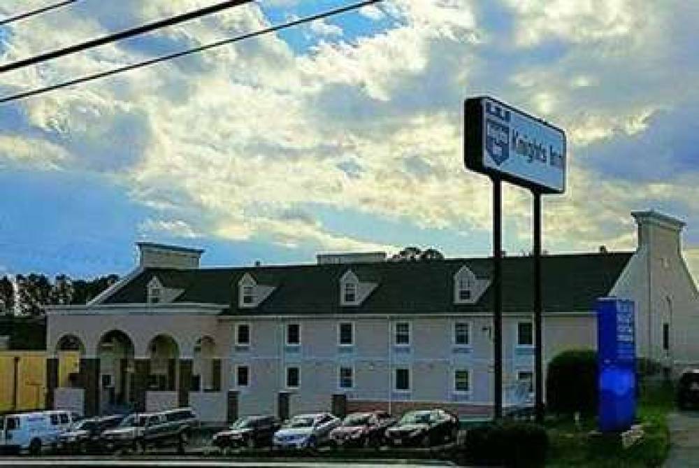 Knights Inn & Suites Near University Of Richmond