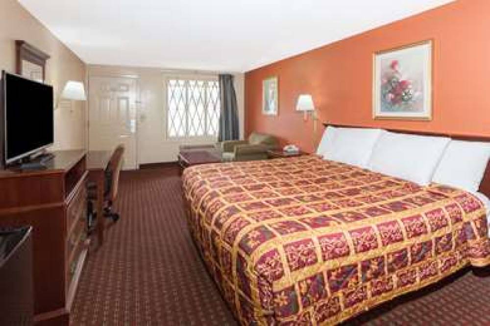 KNIGHTS INN TUCKER 8