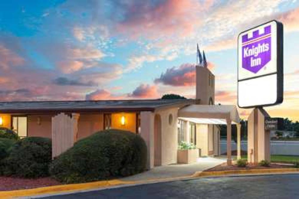 KNIGHTS INN TUCKER 3