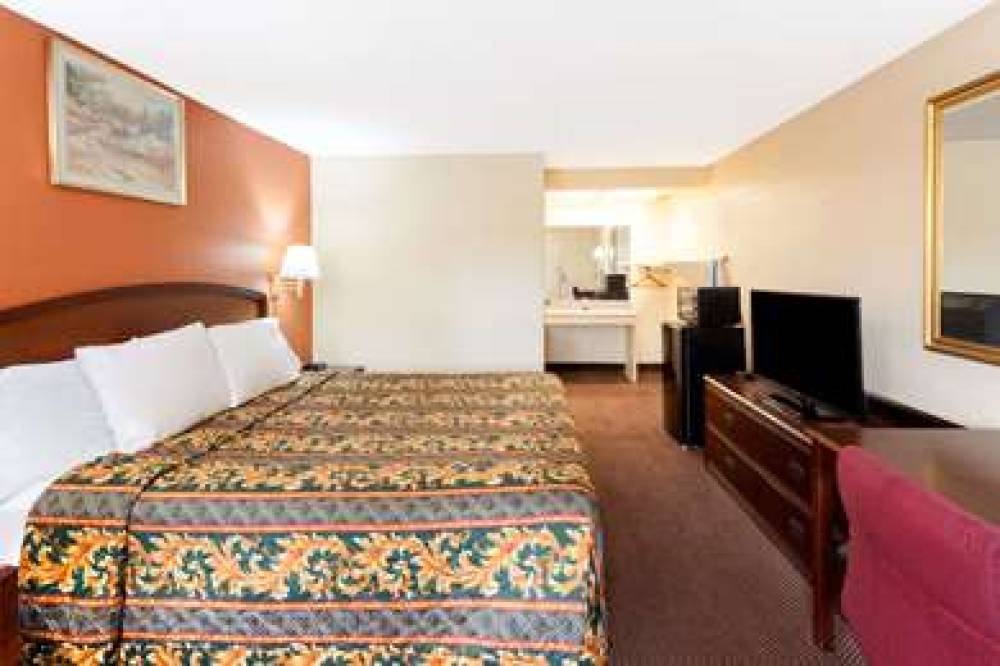 KNIGHTS INN TUCKER 6
