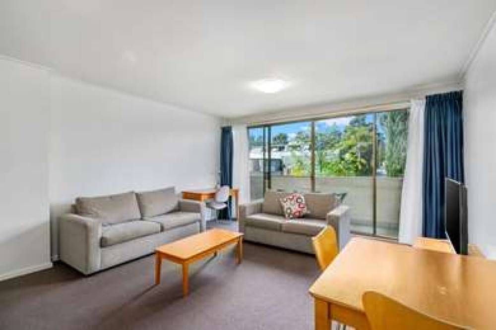 KNOX INTERNATIONAL HOTEL 10
