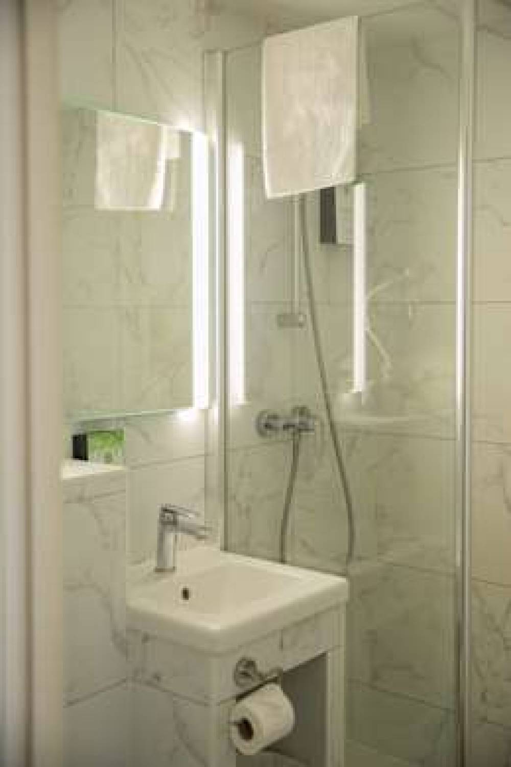 KYRIAD NIMES OUEST 8